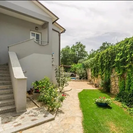 Lesa Up To 4 People Appartement *